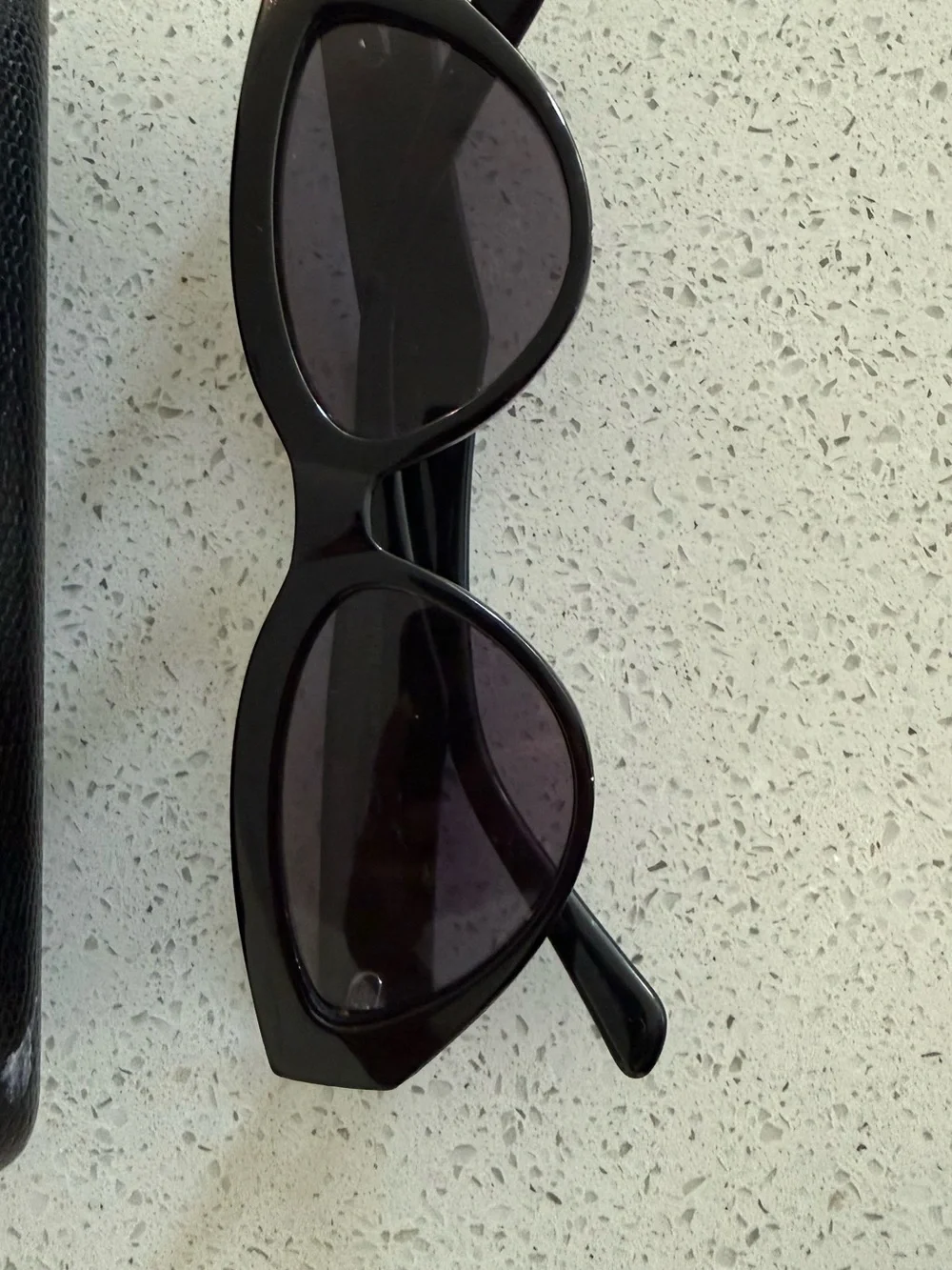 Oscar de la Renta Black Cat-Eye Sunglasses with Dark Lenses